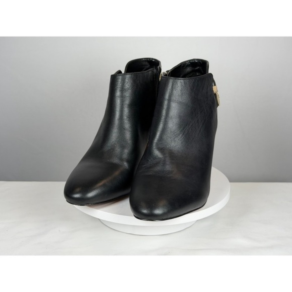 Vince Camuto Lokarie Black Leather Ankle Booties Heels Size 7.5M